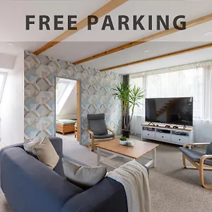 Vousata Dama - Ps3 - Parking Free Apartment